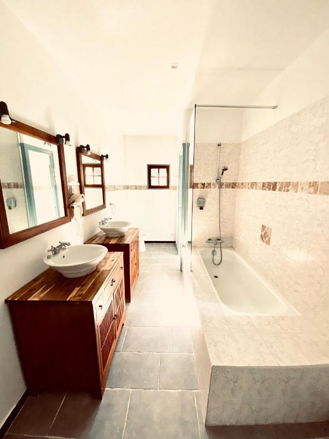 Chateau De Fontager Serves-sur-Rhone Екстер'єр фото